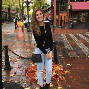 Meet your Posher, Andrea